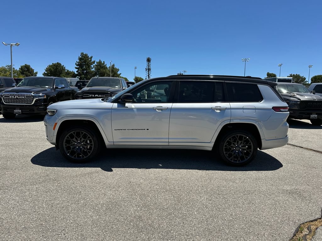 New 2026 Jeep Grand Cherokee L Summit w/ Obsidian Package AWD/4WD image 3