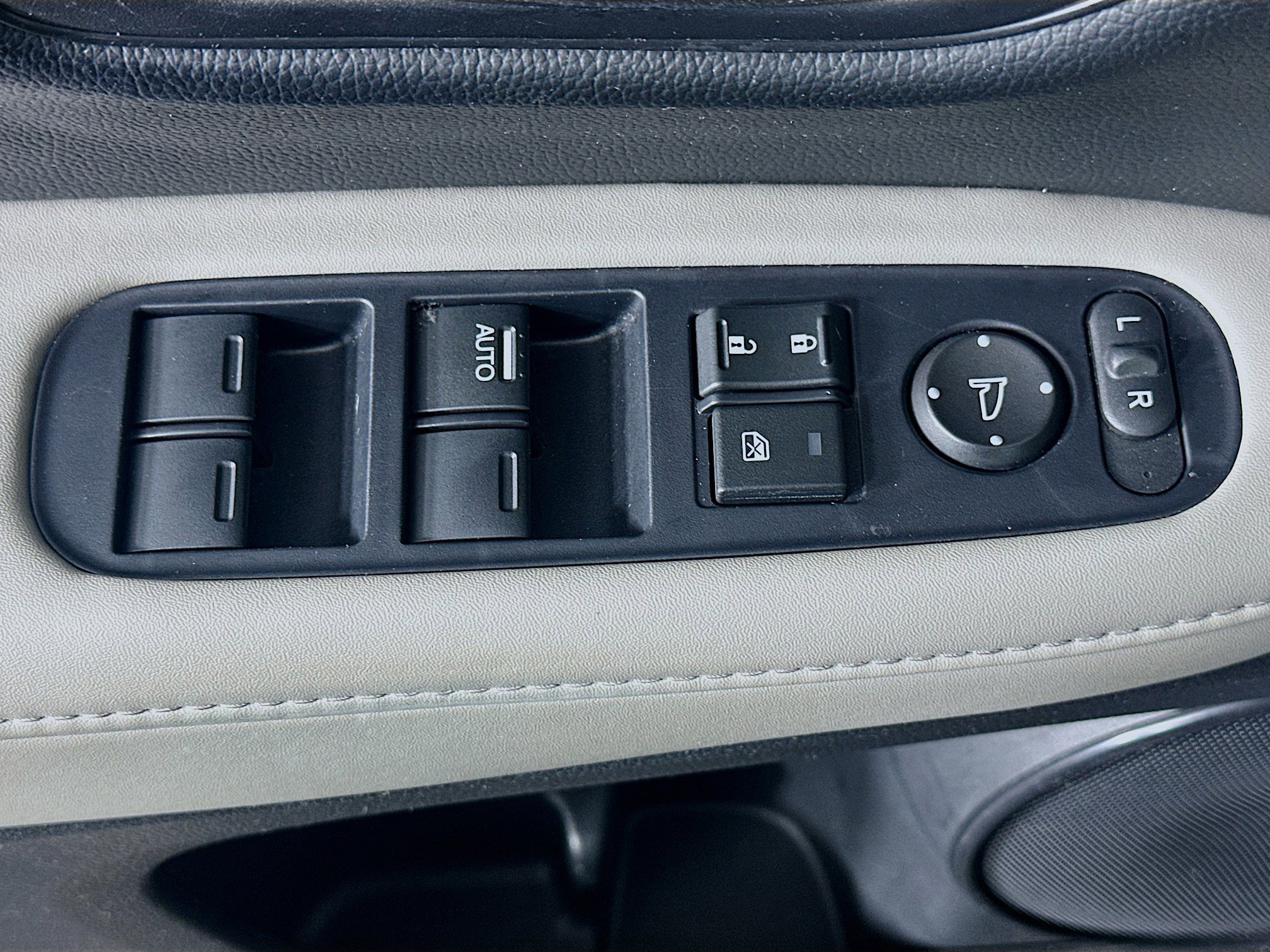 Used 2019 Honda HR-V LX image 15