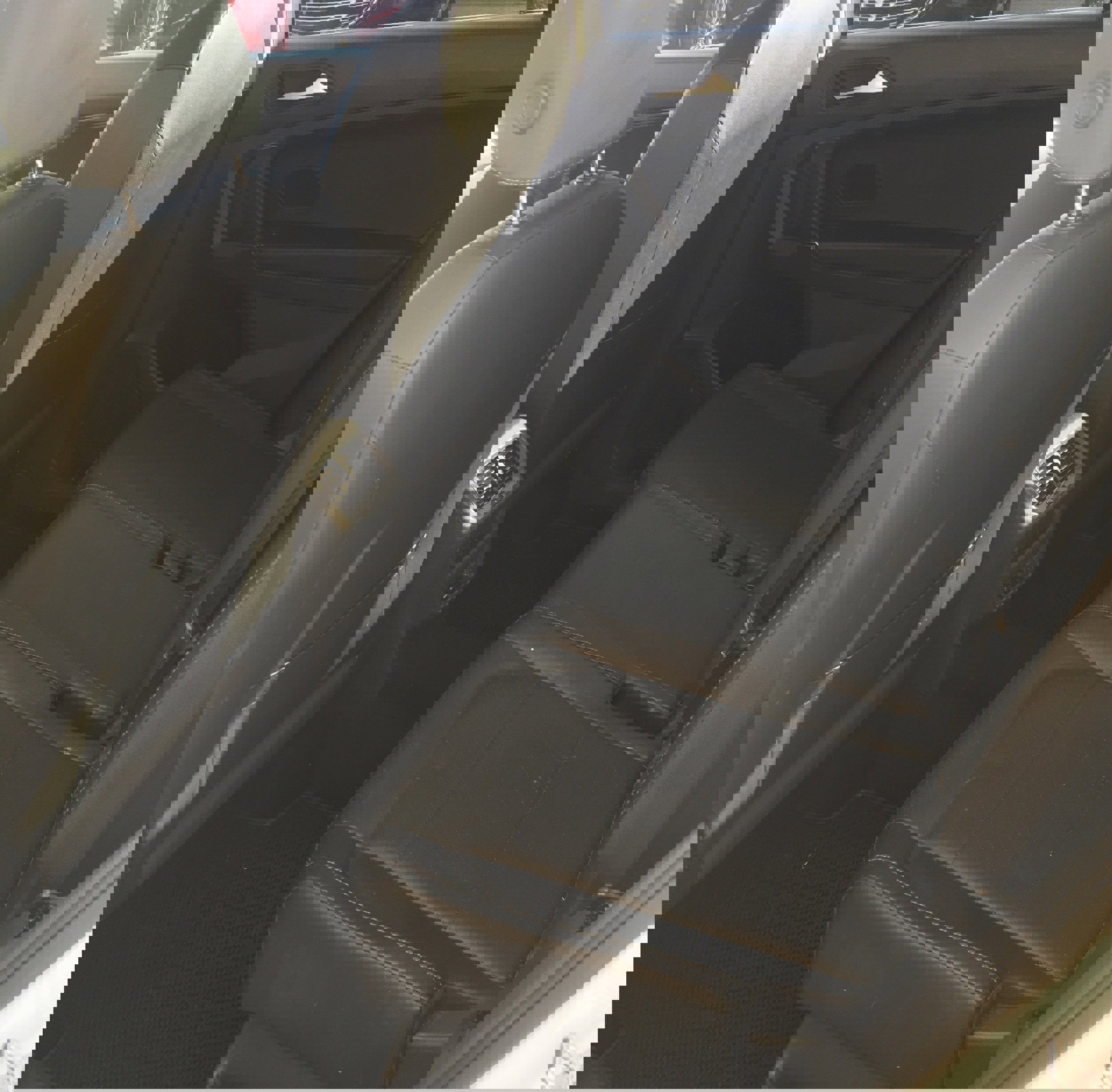 Used 2020 Volkswagen Tiguan SE w/ Panoramic Sunroof Package image 9