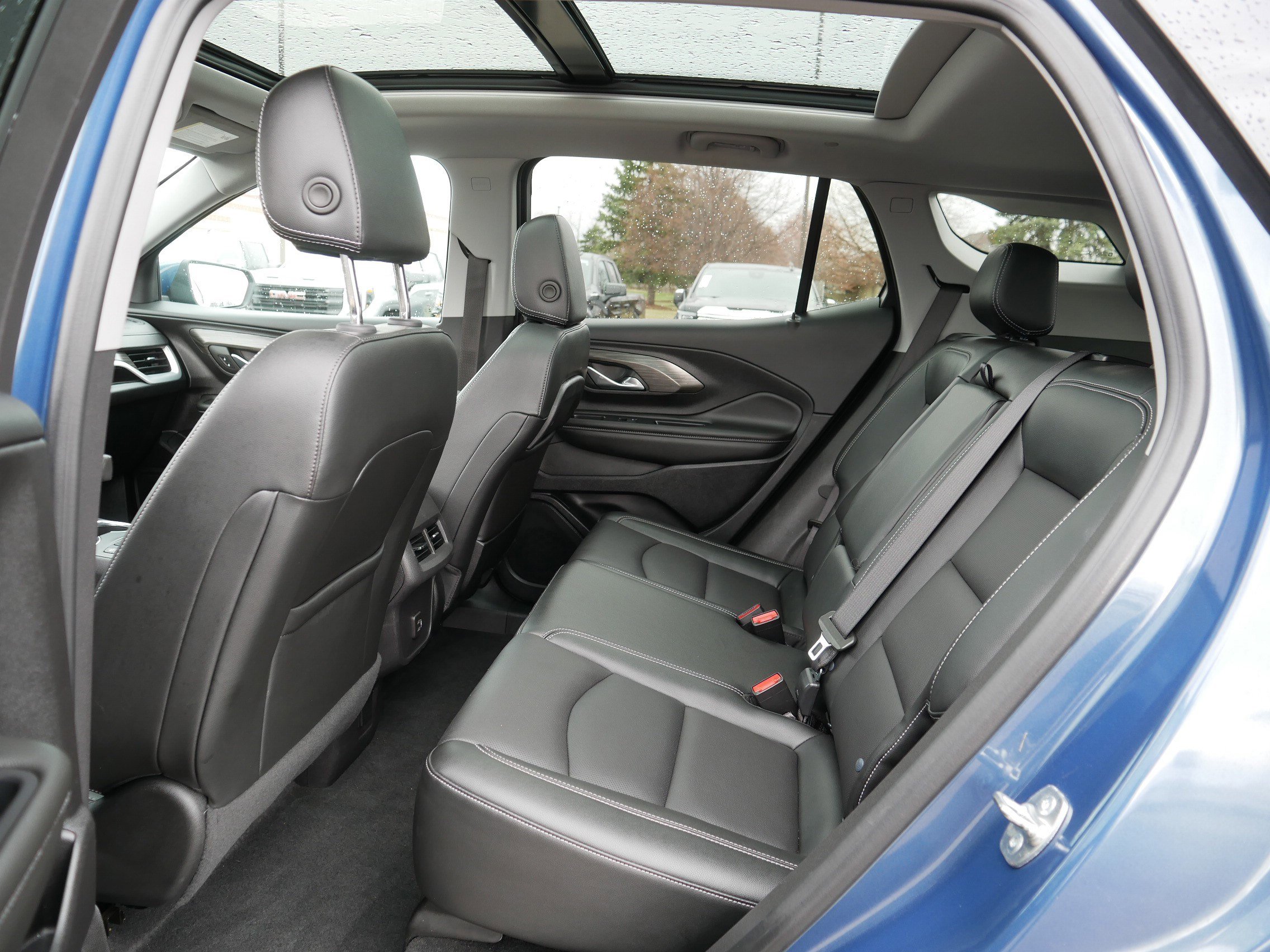 Used 2024 GMC Terrain SLT w/ Infotainment Package II image 35