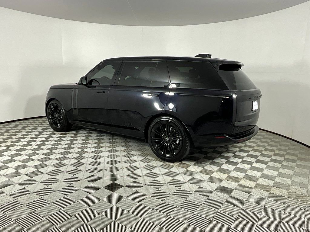Used 2024 Land Rover Range Rover Long Wheelbase SE image 3
