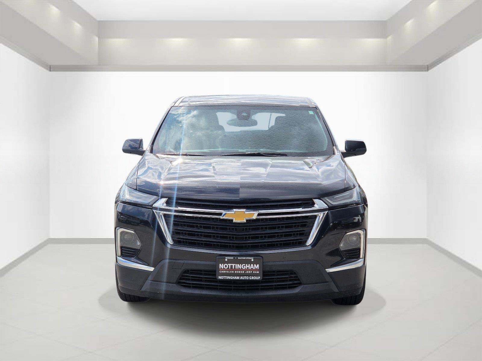 Used 2023 Chevrolet Traverse LS FWD image 2
