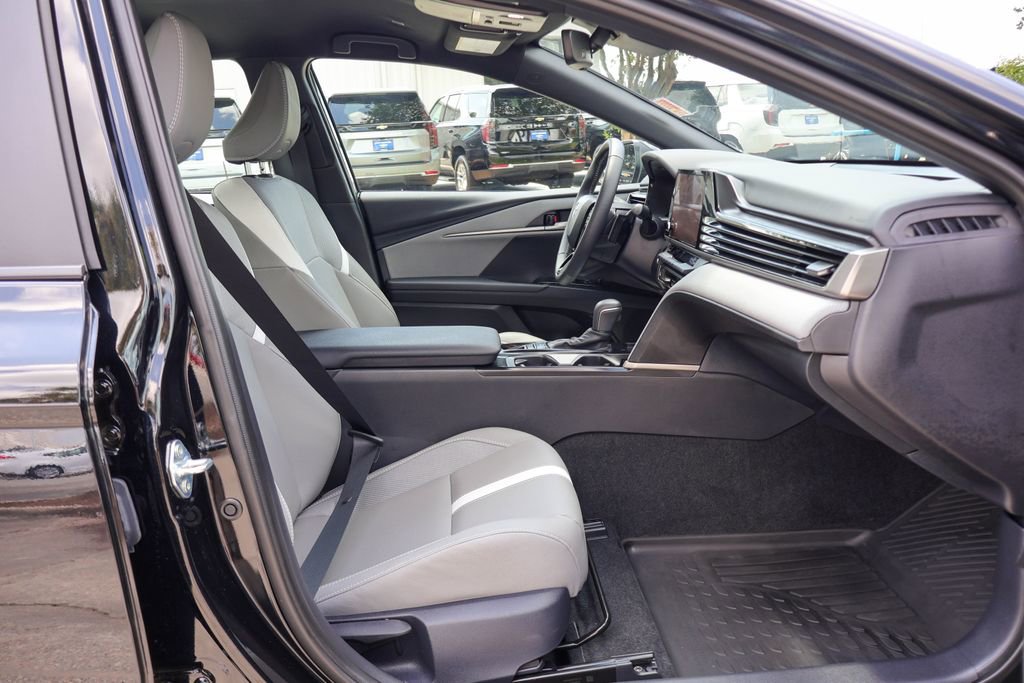 Used 2026 Toyota Camry SE w/ Convenience Package FWD image 9