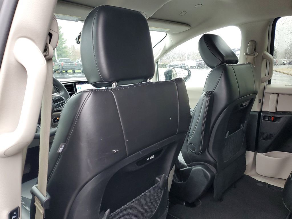 Used 2024 Chrysler Pacifica Touring-L image 30