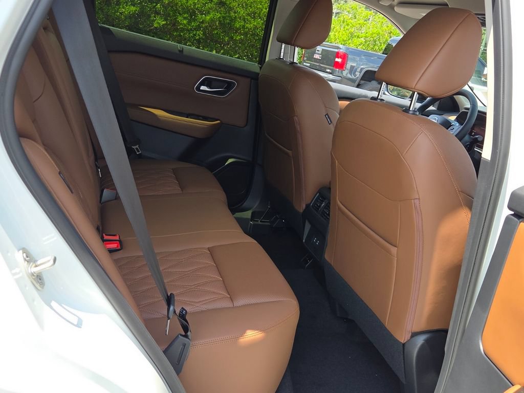 New 2026 Nissan Rogue Platinum AWD/4WD image 12