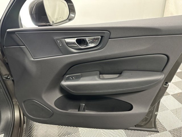 Used 2018 Volvo XC60 T6 Inscription w/ Convenience Package image 34