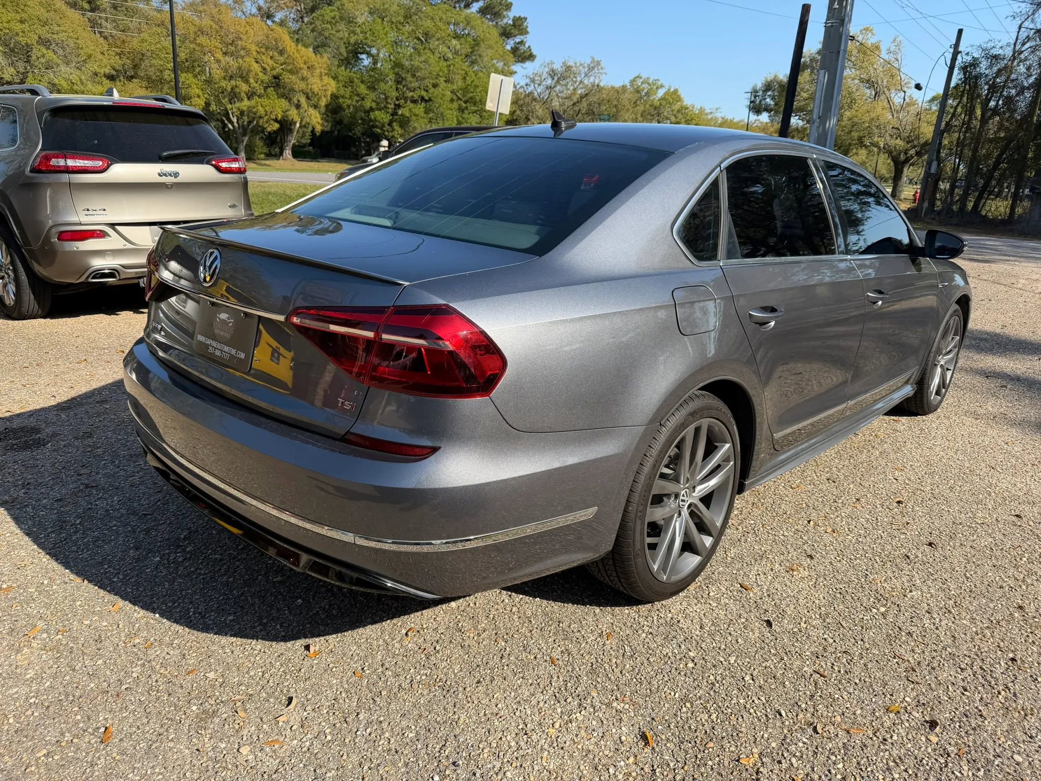 Used 2017 Volkswagen Passat 1.8T R-Line image 5