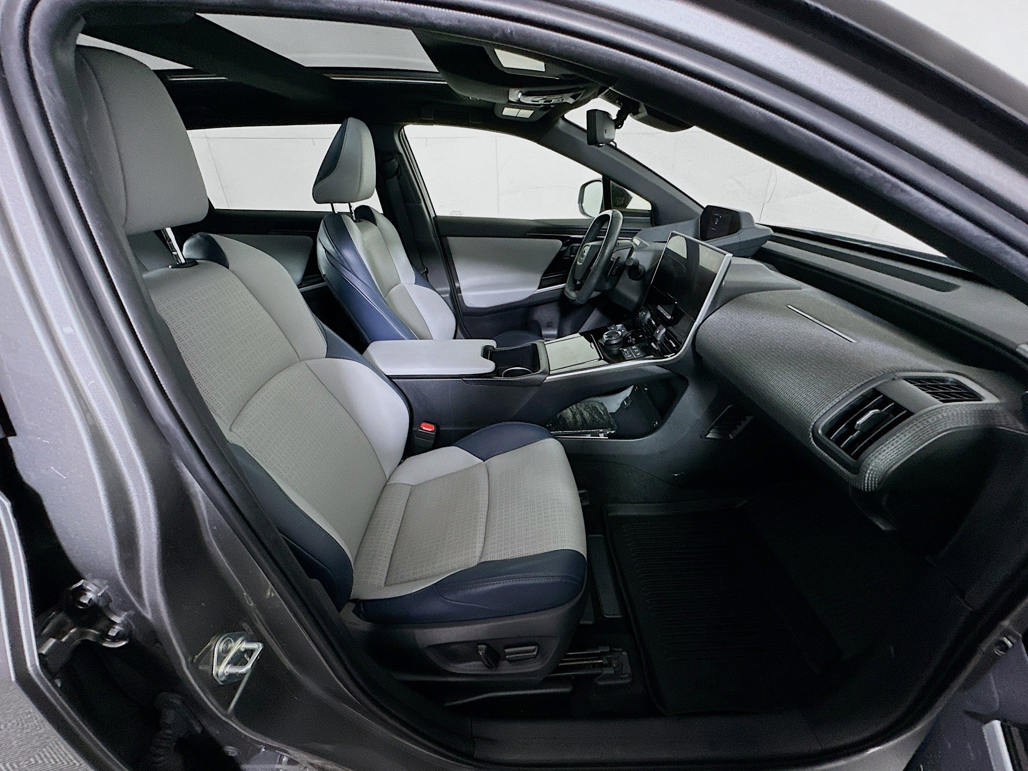 Used 2024 Subaru Solterra Touring w/ Touring Package image 34