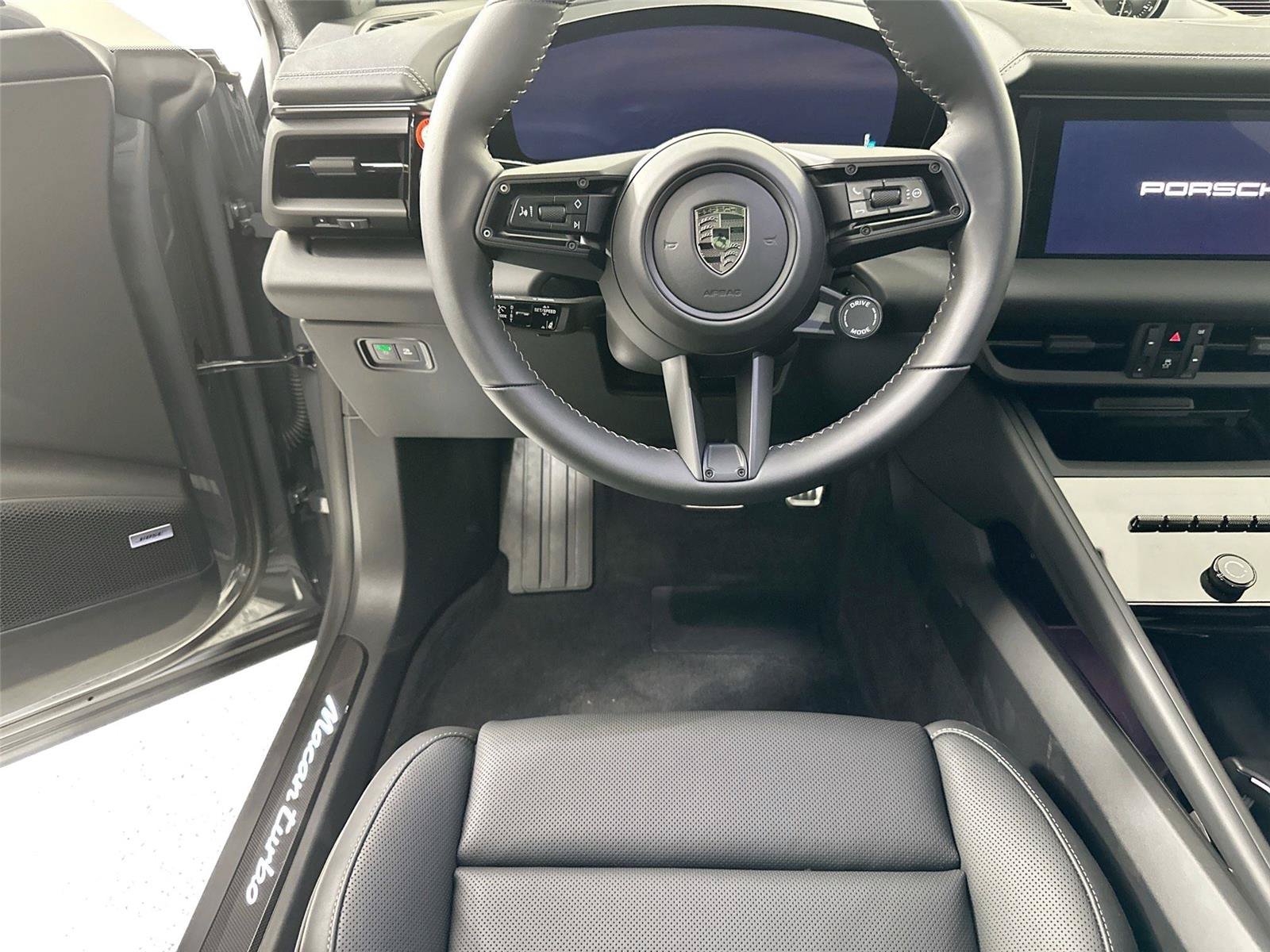 Certified 2025 Porsche Macan Turbo Electric AWD/4WD image 18