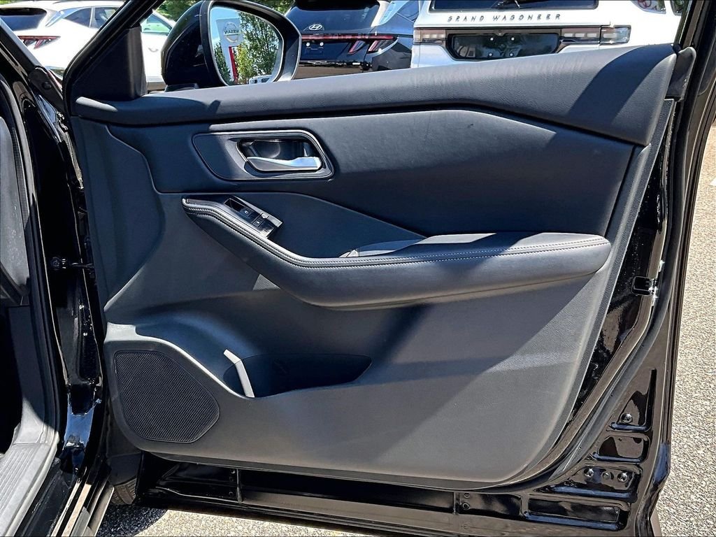 Certified 2026 Nissan Rogue SV AWD/4WD image 12