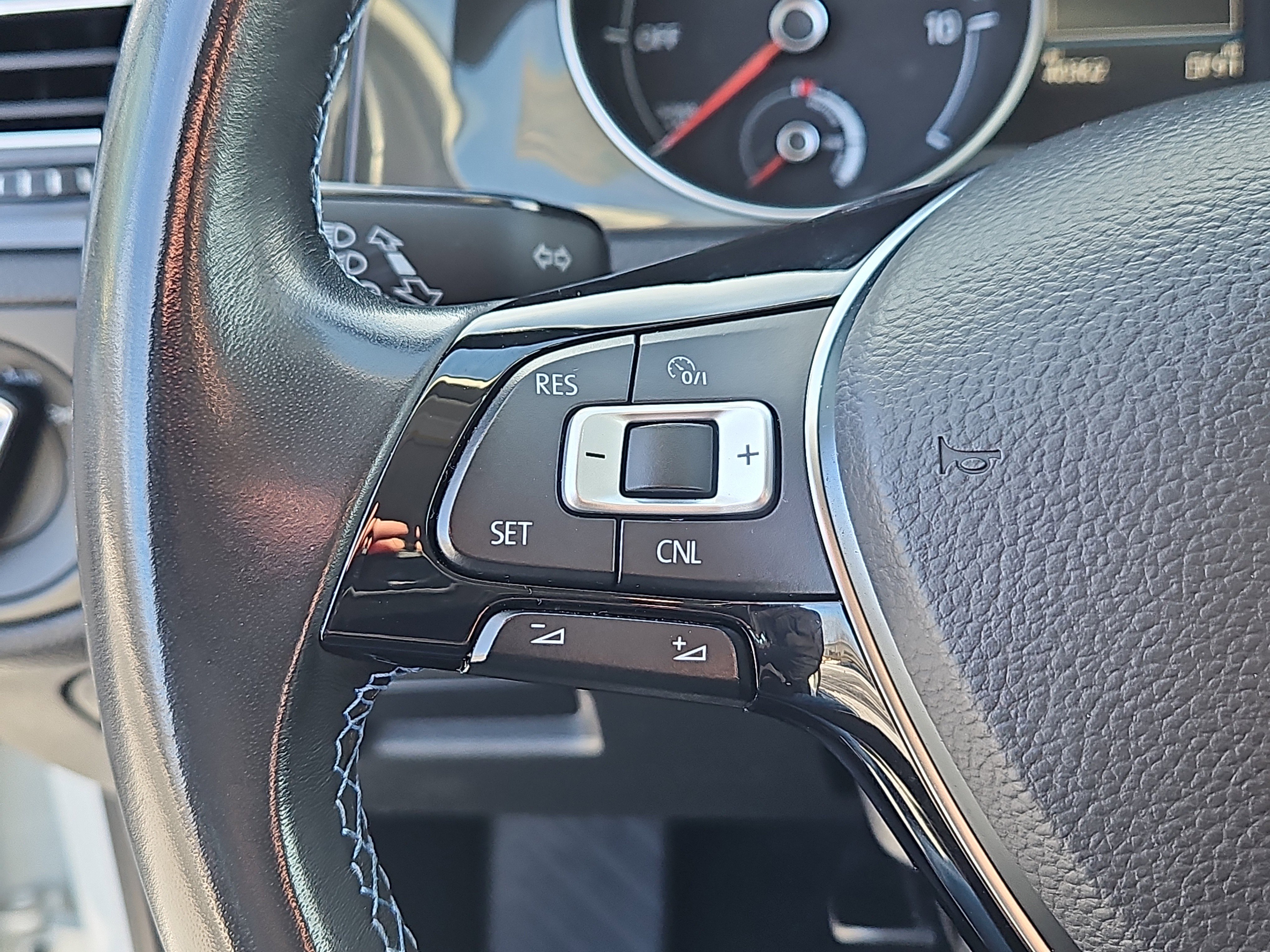 Used 2017 Volkswagen e-Golf SEL Premium image 16