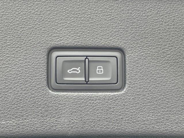 Used 2021 Audi Q8 Premium w/ Convenience Package AWD/4WD image 13