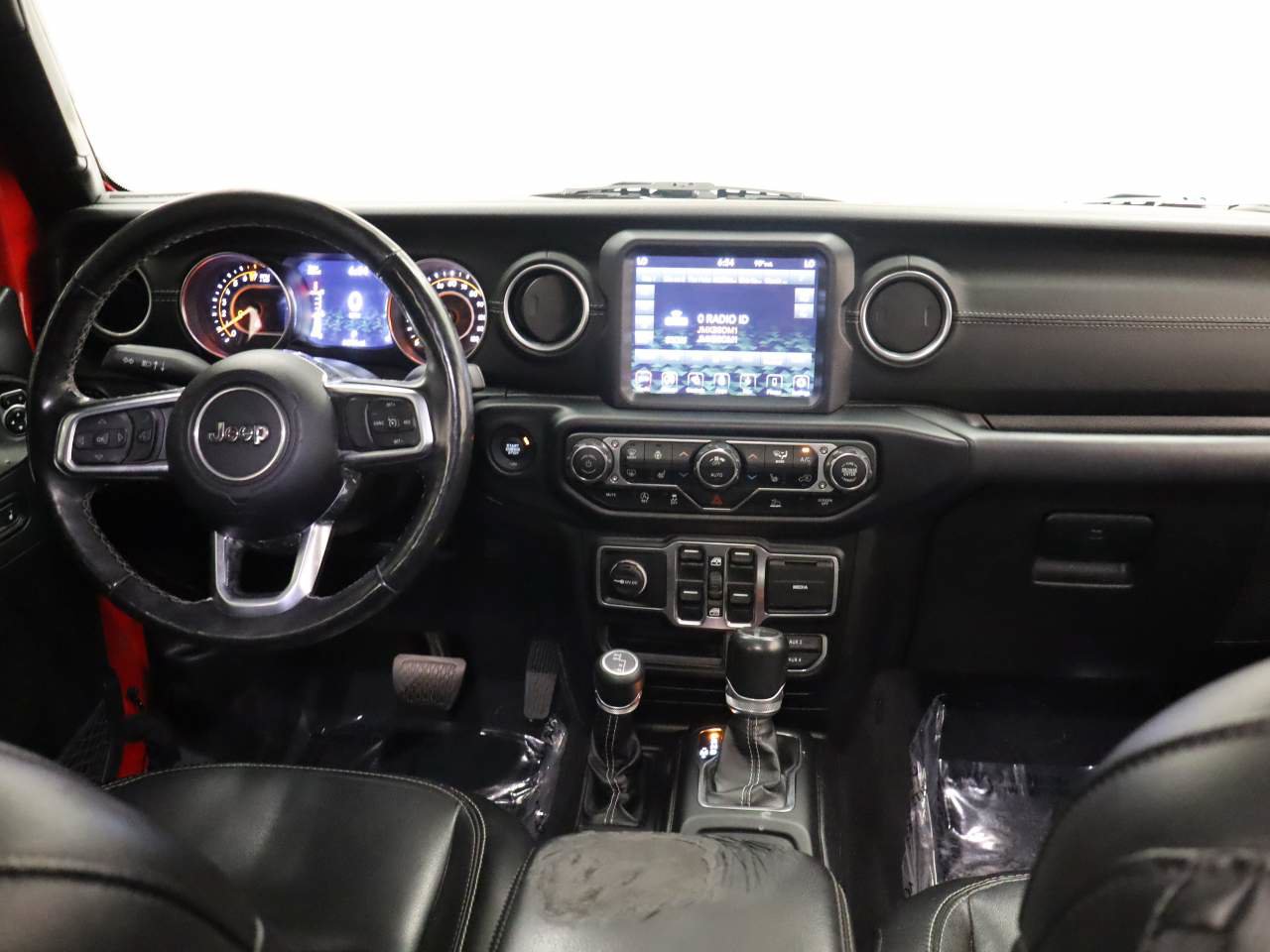 Used 2020 Jeep Gladiator Overland AWD/4WD image 14