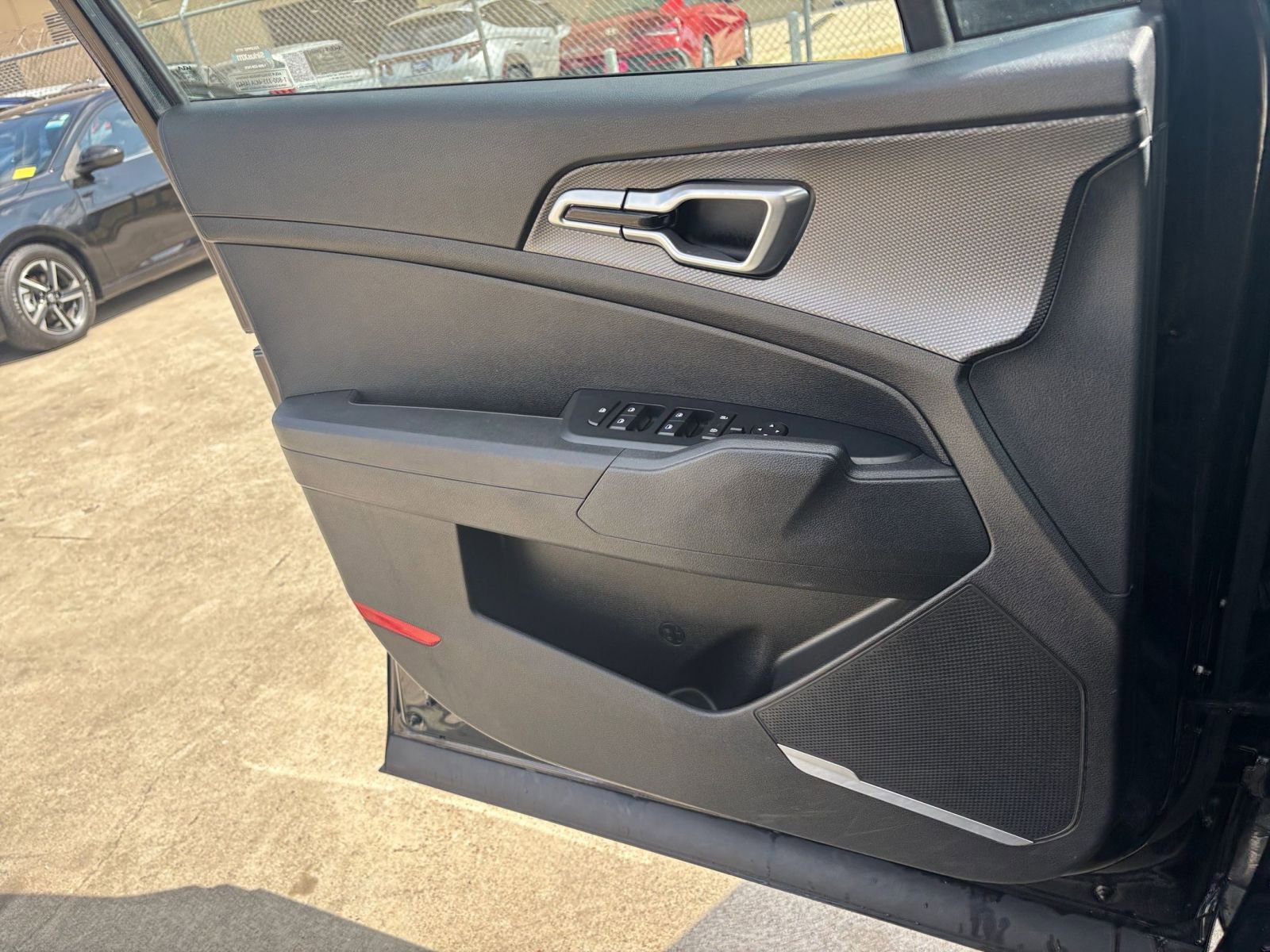 Used 2025 Kia Sportage LX image 18