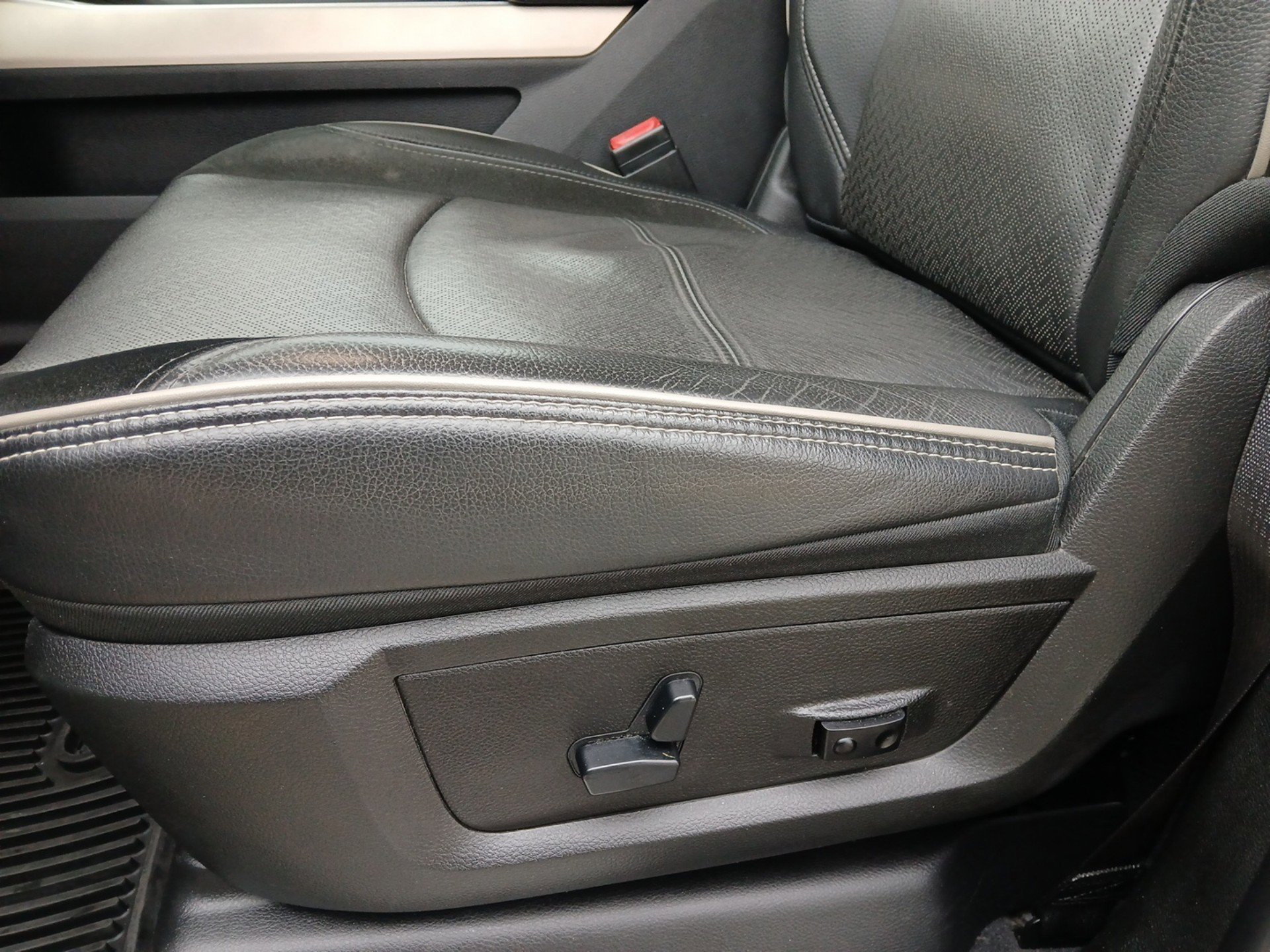 Used 2020 RAM 3500 Laramie image 21