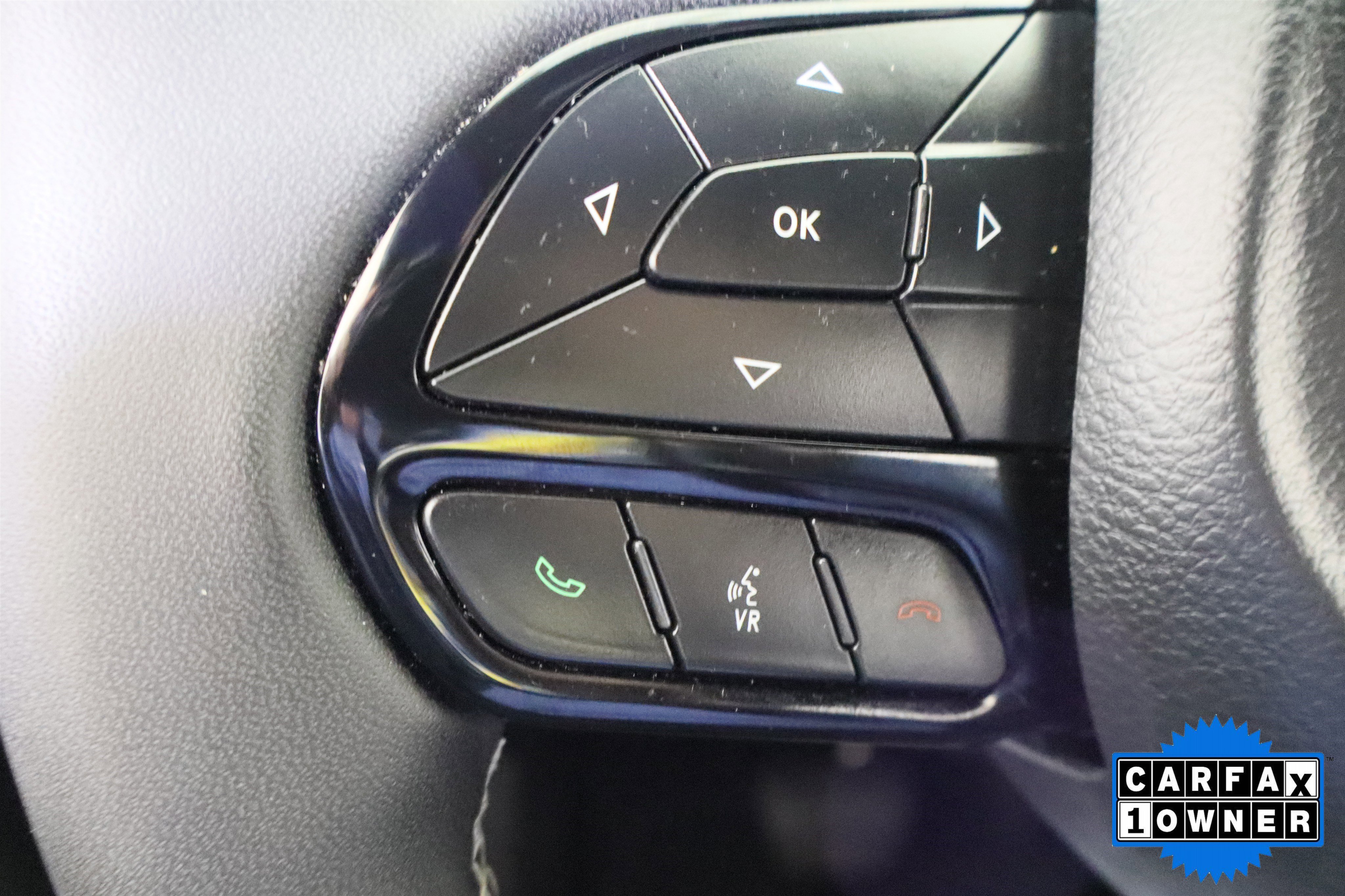 Used 2025 Chrysler Pacifica Limited image 30