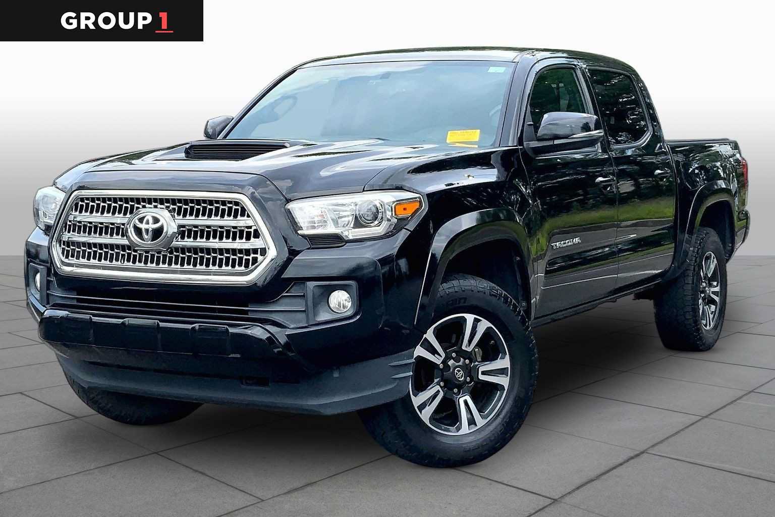 Used 2017 Toyota Tacoma TRD Sport w/ Tow Package RWD image 1