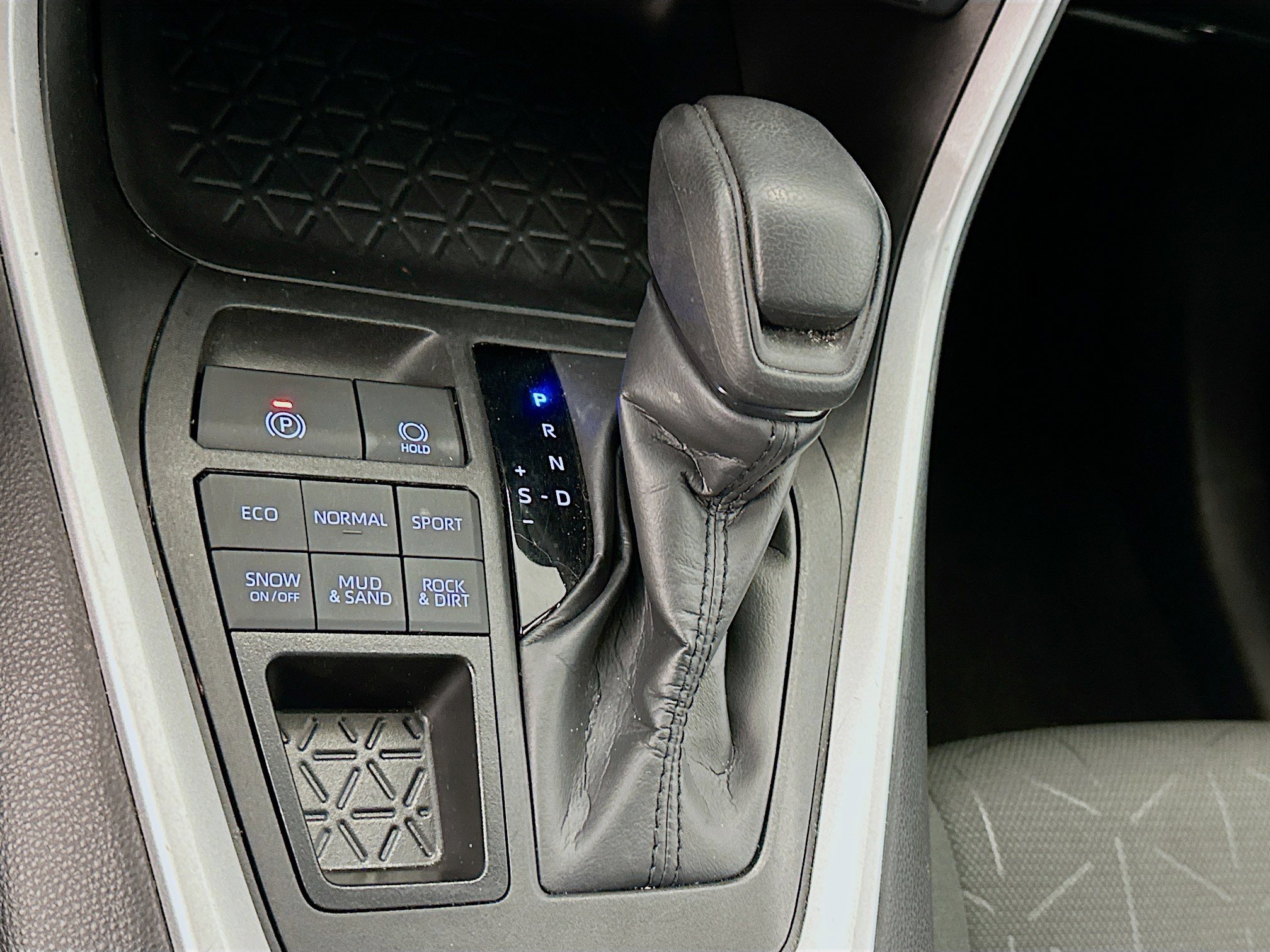 Used 2024 Toyota RAV4 XLE image 25