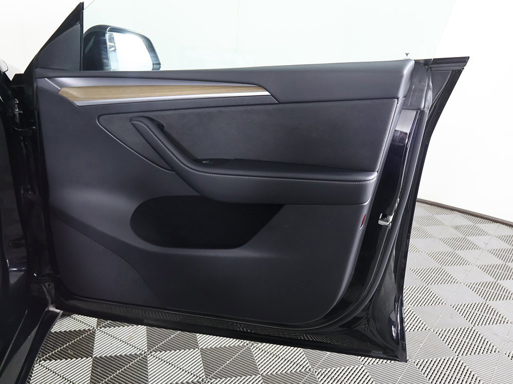 Used 2023 Tesla Model Y Long Range image 24