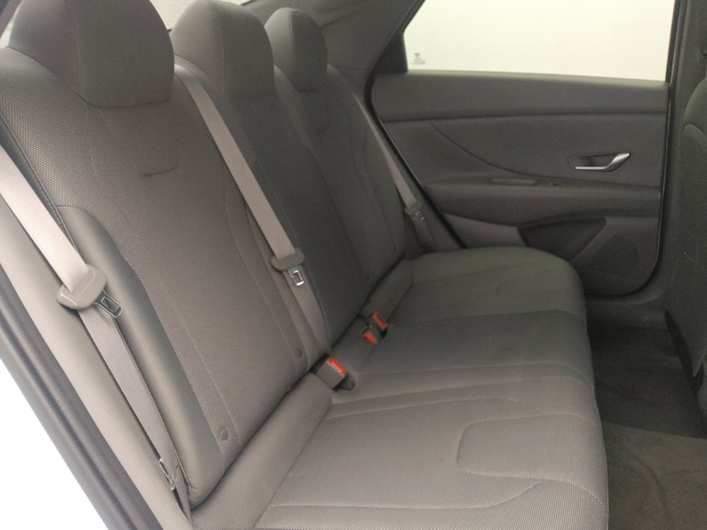 Used 2021 Hyundai Elantra SE image 19