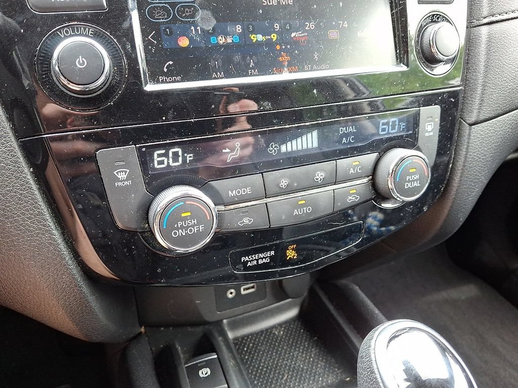 Used 2019 Nissan Rogue SV w/ Premium Package FWD image 19