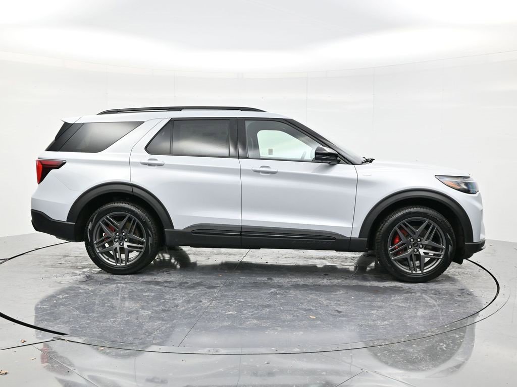 New 2026 Ford Explorer ST-Line w/ ST-Line Street Pack image 4