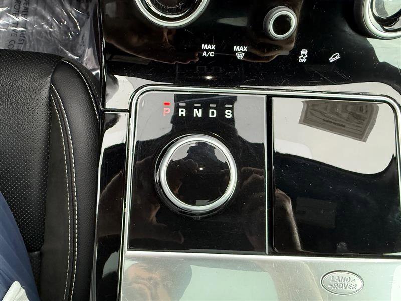 Used 2018 Land Rover Range Rover Velar R-Dynamic SE image 37