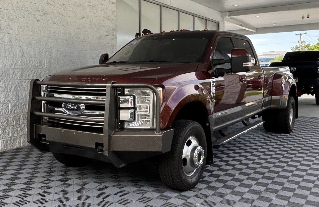 Used 2017 Ford F350 Lariat w/ Lariat Value Package AWD/4WD image 1
