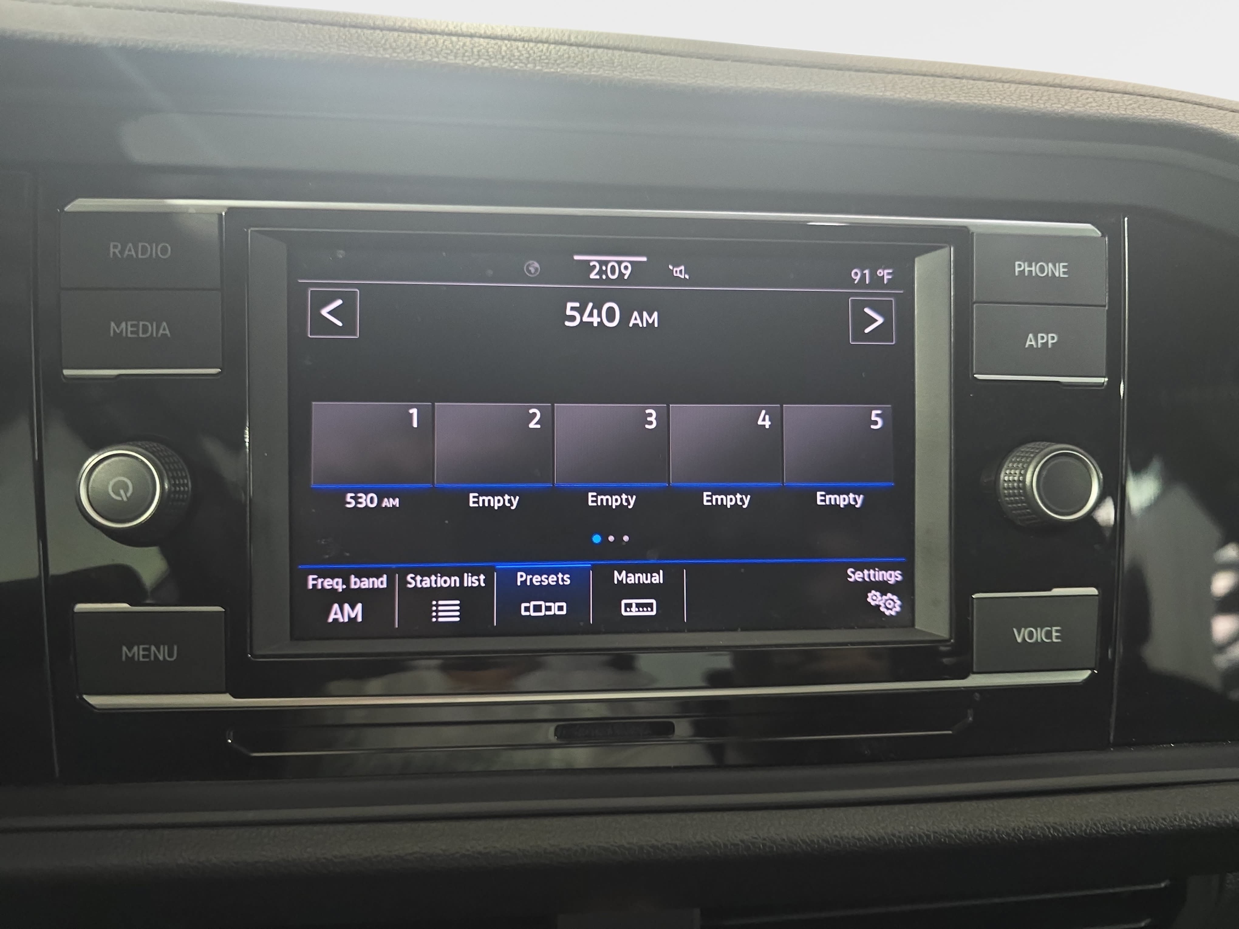 Used 2023 Volkswagen Jetta SE FWD image 18