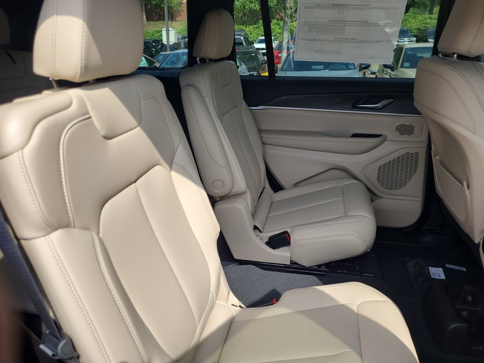 New 2026 Jeep Grand Cherokee L Limited AWD/4WD image 29