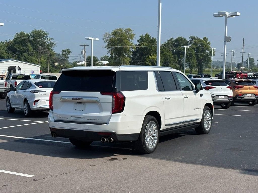 Used 2024 GMC Yukon XL Denali w/ Denali Reserve Package AWD/4WD image 3