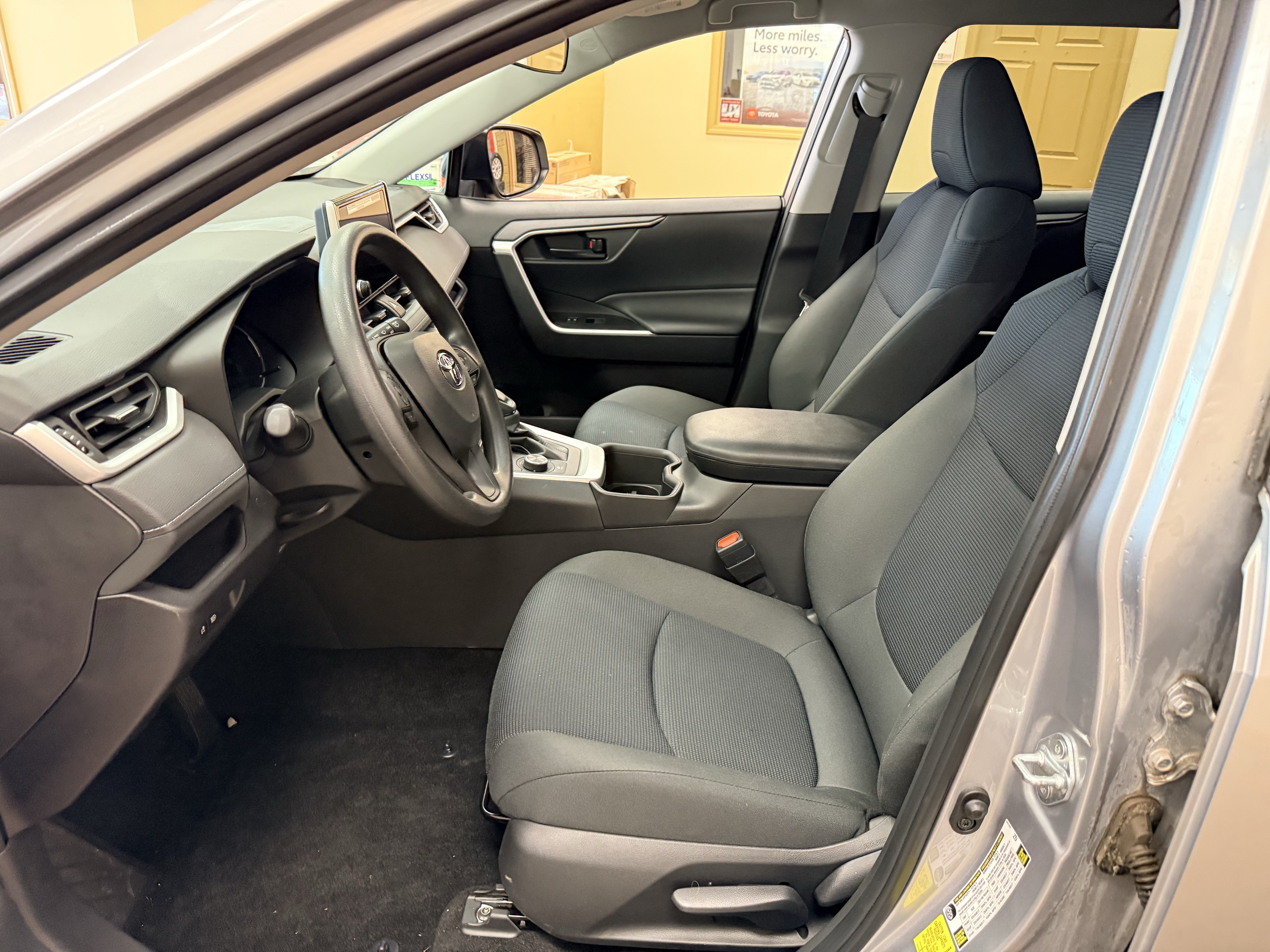 Used 2024 Toyota RAV4 LE AWD/4WD image 8
