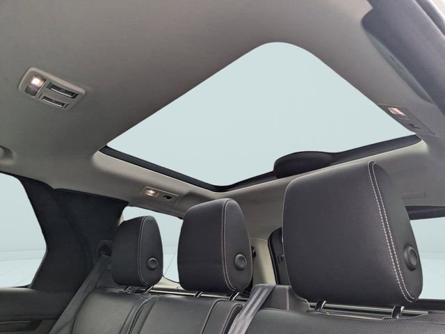 Used 2024 Land Rover Discovery S image 7