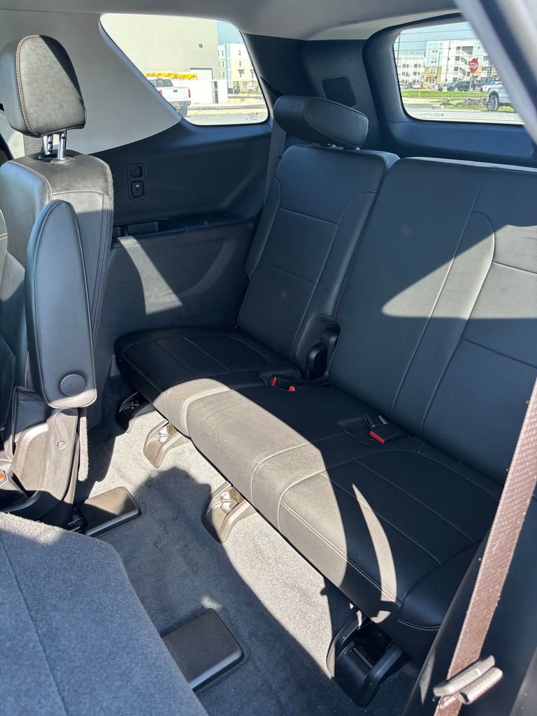 Used 2021 Chevrolet Traverse LT w/ LT Premium Package image 14