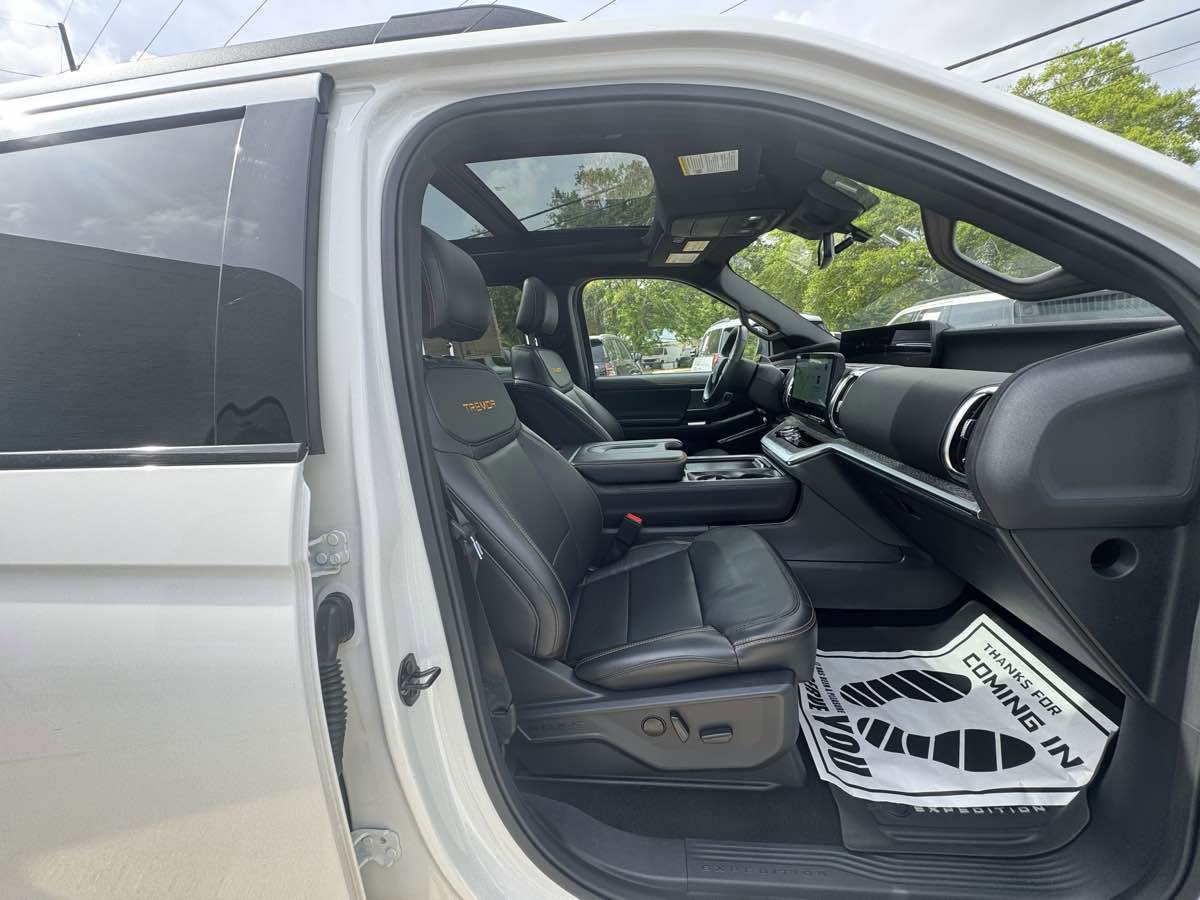 Used 2025 Ford Expedition Tremor image 10