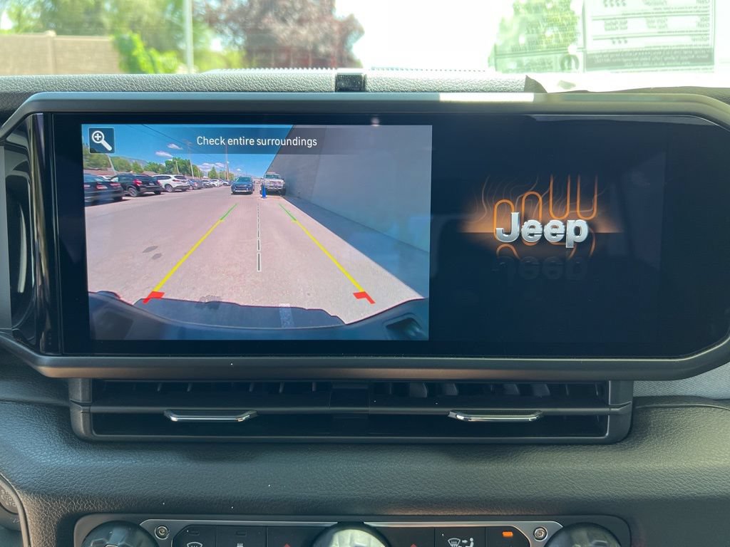 New 2025 Jeep Gladiator Sport AWD/4WD image 17