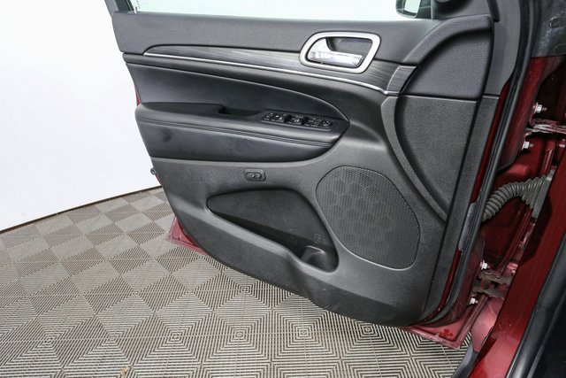 Used 2020 Jeep Grand Cherokee Limited w/ Luxury Group II image 43
