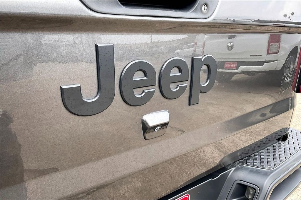 Used 2024 Jeep Gladiator Willys image 27