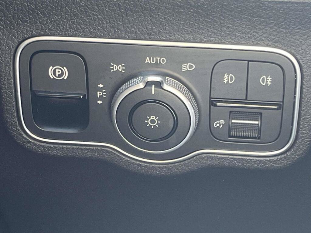 Certified 2024 Mercedes-Benz GLB 250 4MATIC image 34