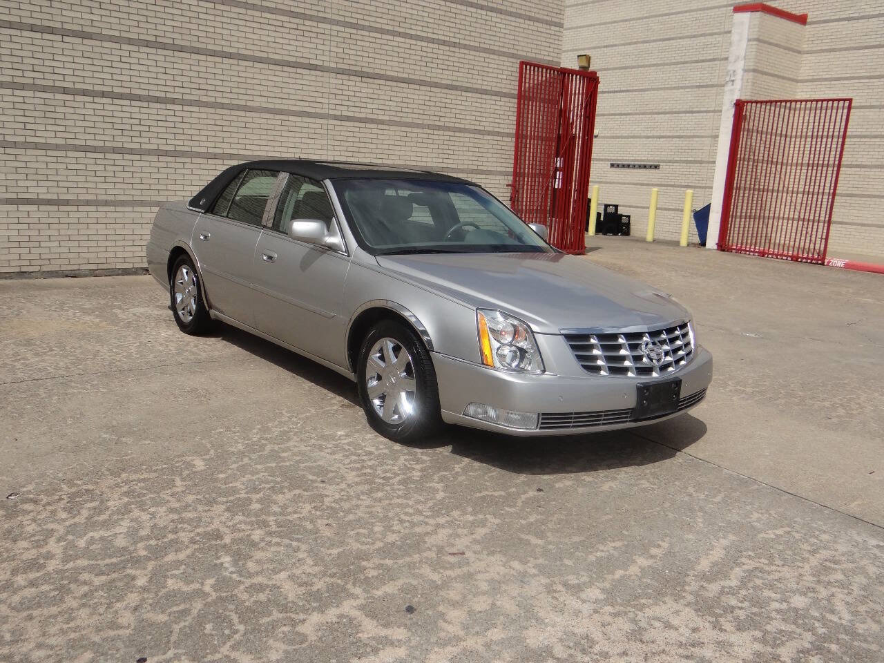 Used 2007 Cadillac DTS Luxury I w/ Sun And Sound Package FWD image 5