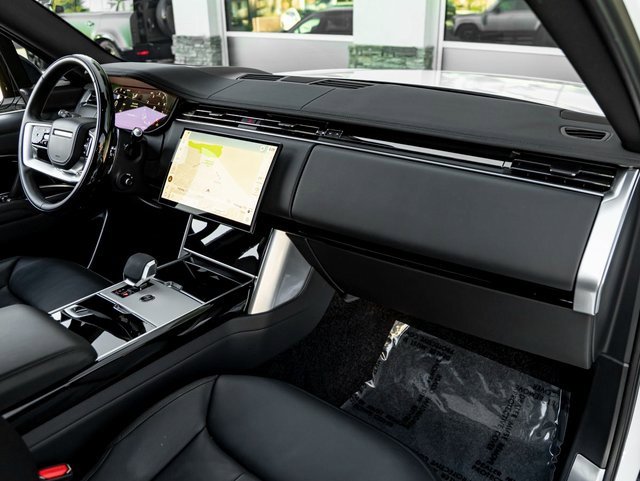 Used 2024 Land Rover Range Rover SE image 29