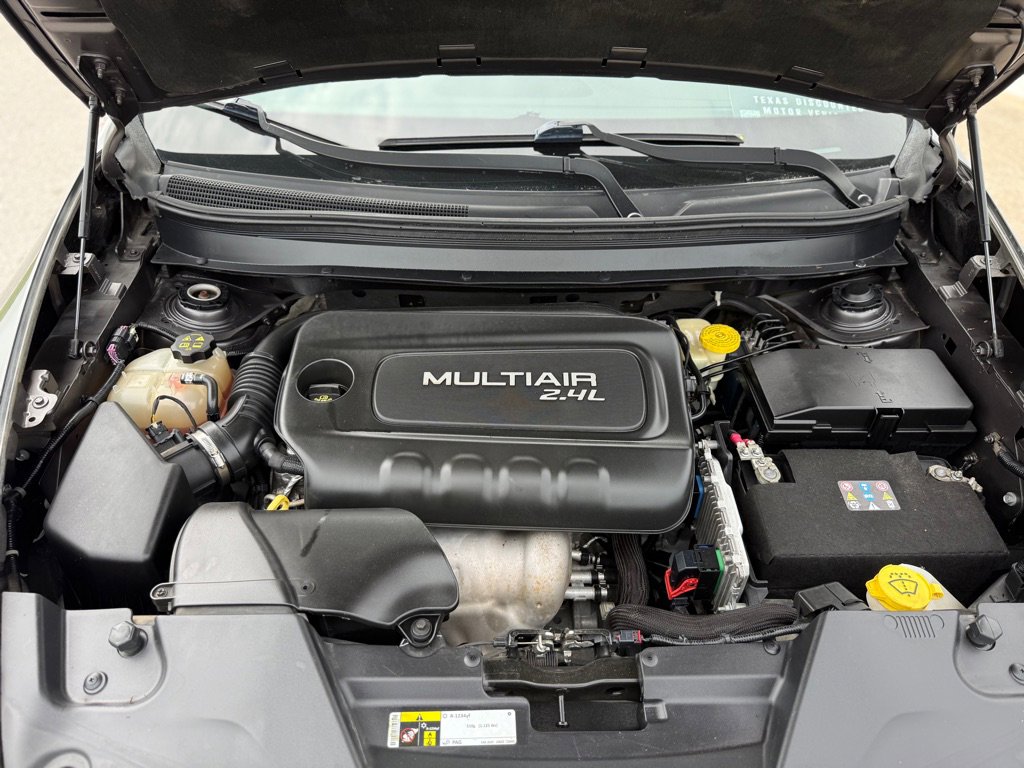 Used 2014 Jeep Cherokee Latitude w/ Comfort/Convenience Group FWD image 19