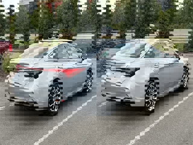 Used 2021 Toyota Avalon Limited image 34