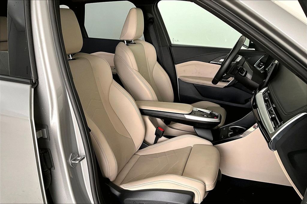 Used 2025 BMW X1 xDrive28i AWD/4WD image 9