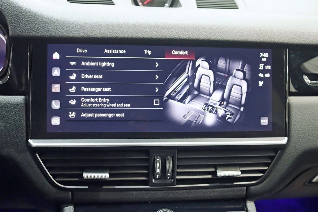 Used 2022 Porsche Cayenne Platinum Edition image 25