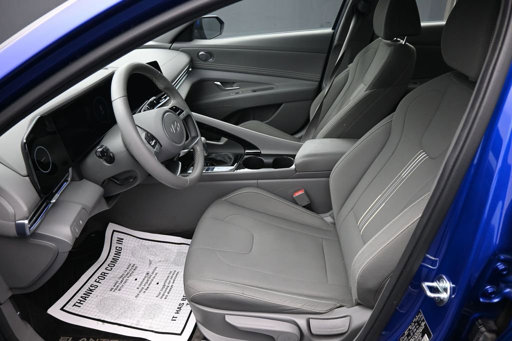 Used 2025 Hyundai Elantra SEL FWD image 11