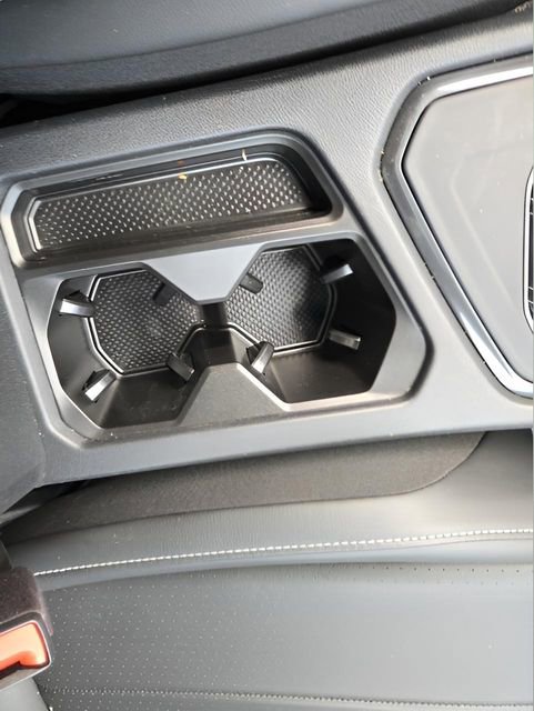 Used 2023 Volkswagen Tiguan SE w/ Panoramic Sunroof Package image 25