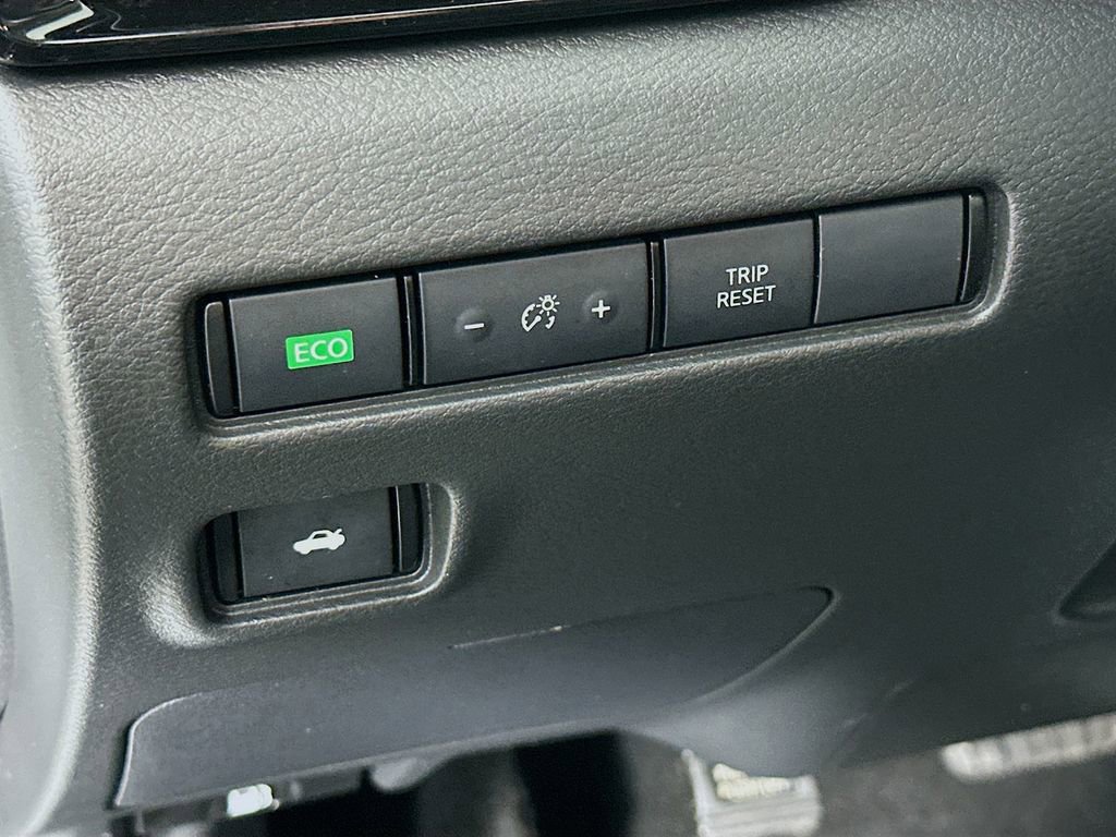 Certified 2022 Nissan Sentra SR w/ Electronics Package image 16