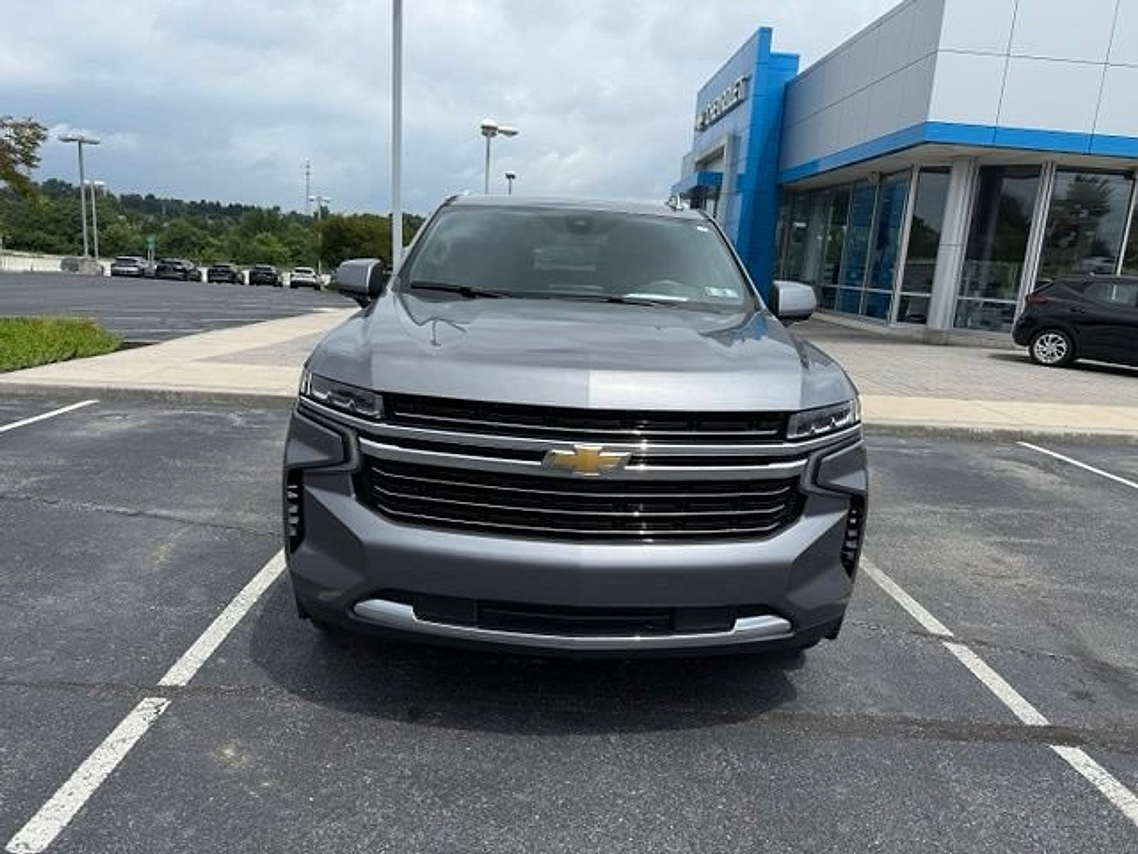 Used 2021 Chevrolet Suburban LT AWD/4WD image 2