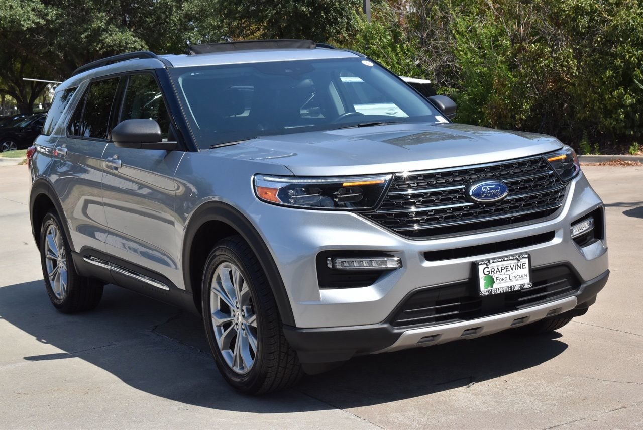 Used 2023 Ford Explorer XLT w/ Equipment Group 202A AWD/4WD image 4